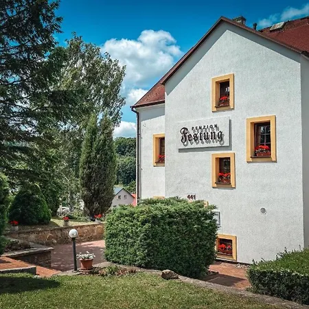 Caravan & Festung مكان تخييم Petrovice (Usti nad Labem)